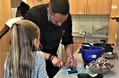Sander Kanteenie - Sanders Profiköche kochen mit Schülern aus Koblenz
